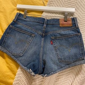 LEVI- 501 SHORTS Size 26